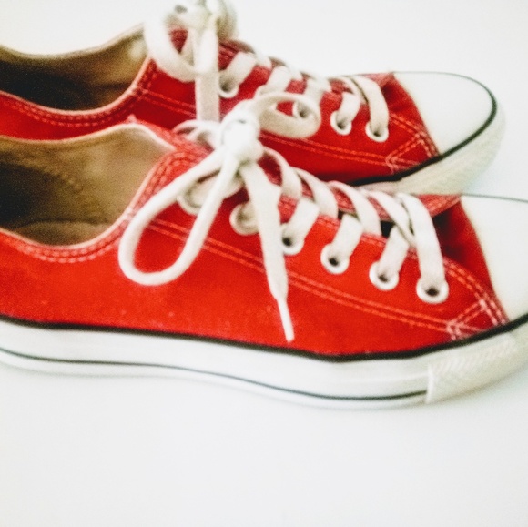 Red Converse All-Star Chuck Taylor Shoes Size 5/7 - Picture 3 of 4